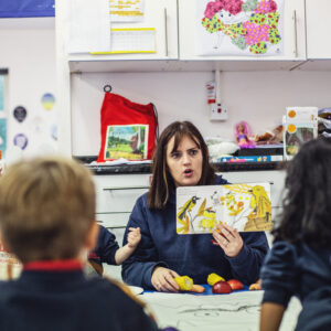 teacher-reading-to-pupils